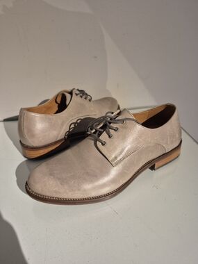 Classic Ten Points Diana Taupe Women's Shoes in Light Gray Leather